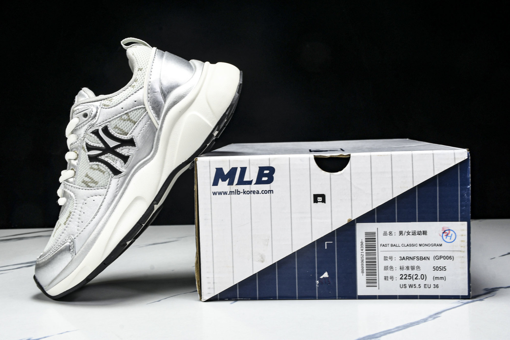 MLB 尺码35-45

纯原出品-MLB银色 MLB 24SS 纽约洋基队 复古休闲跑步 防滑耐磨 低