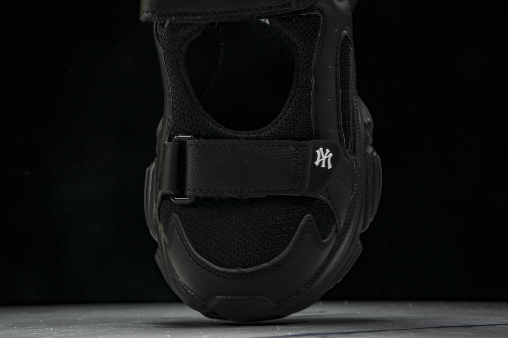 MLB 尺码35-45

纯原出品-MLB厚底凉鞋男鞋女鞋2025夏季新款休闲鞋沙滩鞋透气运动鞋老爹鞋 