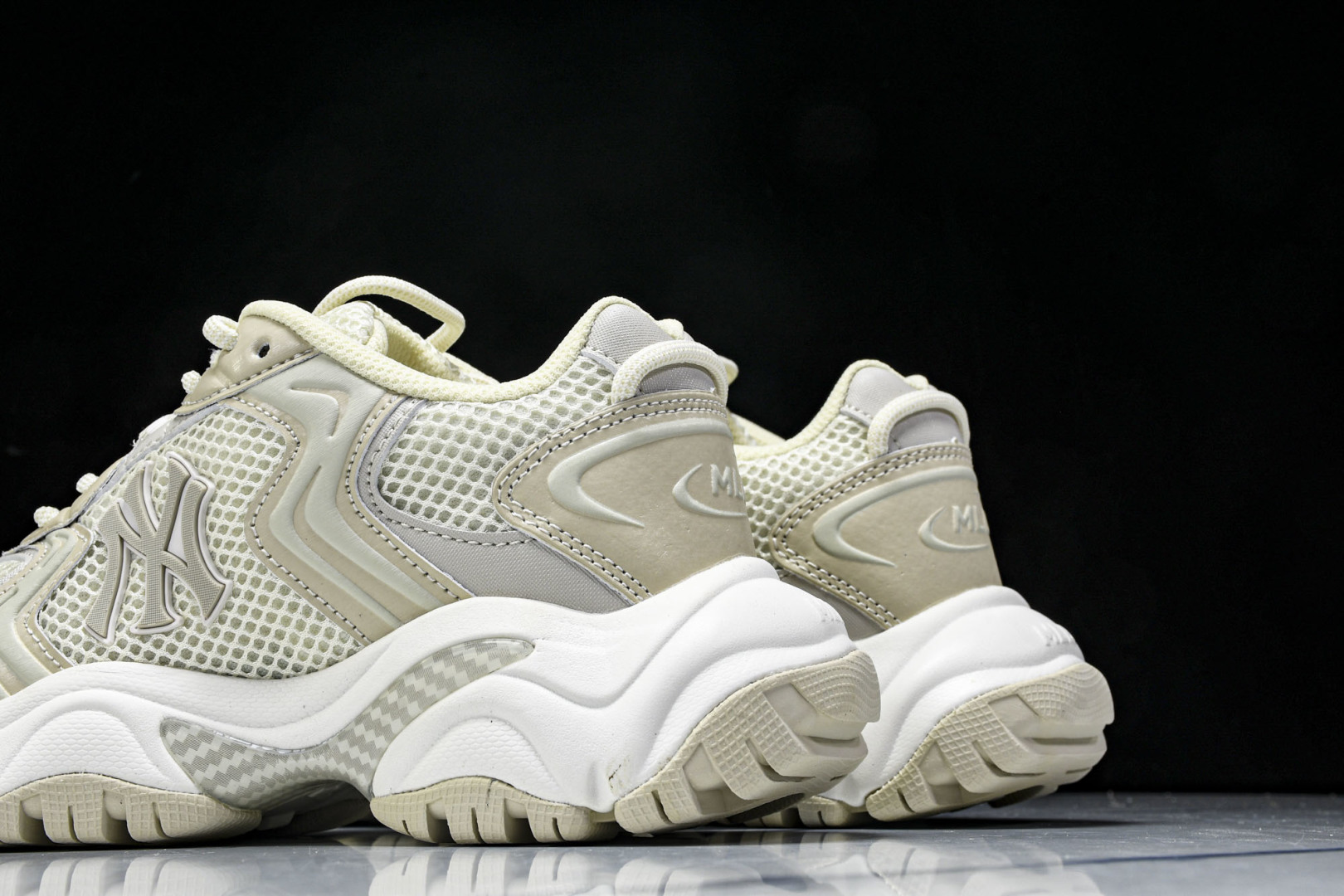 MLB 尺码35-45

纯原出品-MLB CARGO Chunky 赛博老爹鞋 白色 3ASHW075