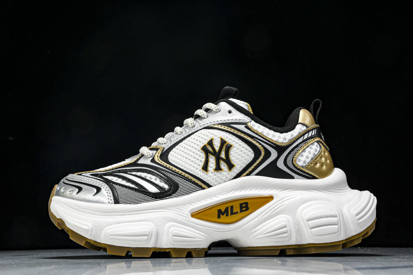 MLB 尺码35-45

纯原出品-MLB Winner Chunky 赛博老爹鞋 白银金 3ASHWD
