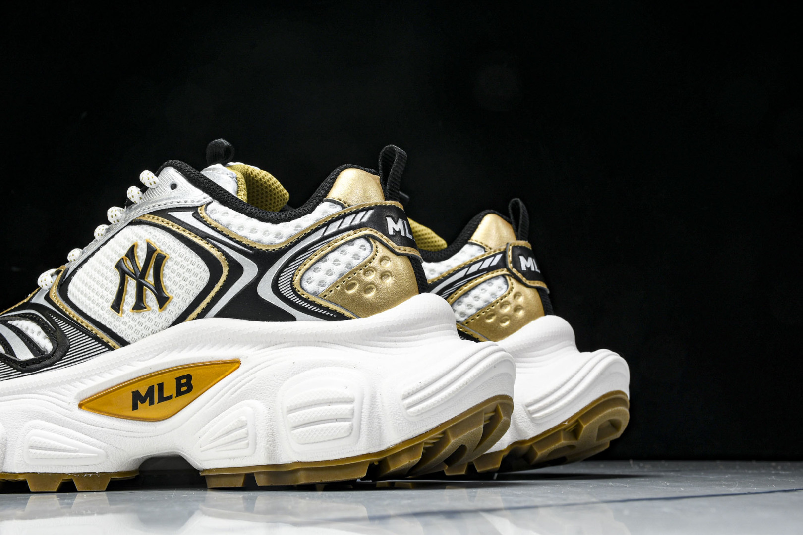 MLB 尺码35-45

纯原出品-MLB Winner Chunky 赛博老爹鞋 白银金 3ASHWD