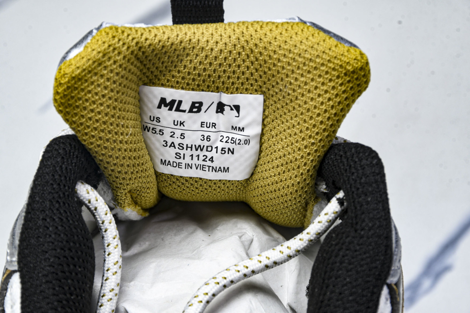 MLB 尺码35-45

纯原出品-MLB Winner Chunky 赛博老爹鞋 白银金 3ASHWD
