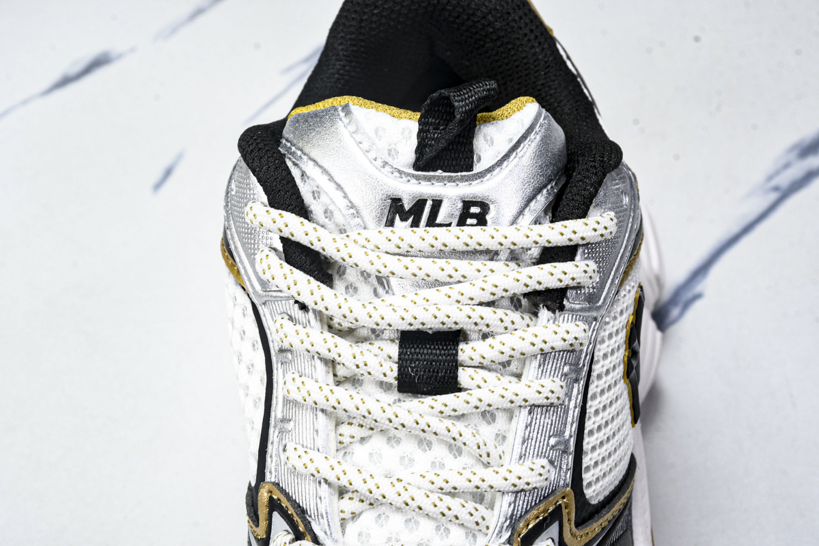 MLB 尺码35-45

纯原出品-MLB Winner Chunky 赛博老爹鞋 白银金 3ASHWD