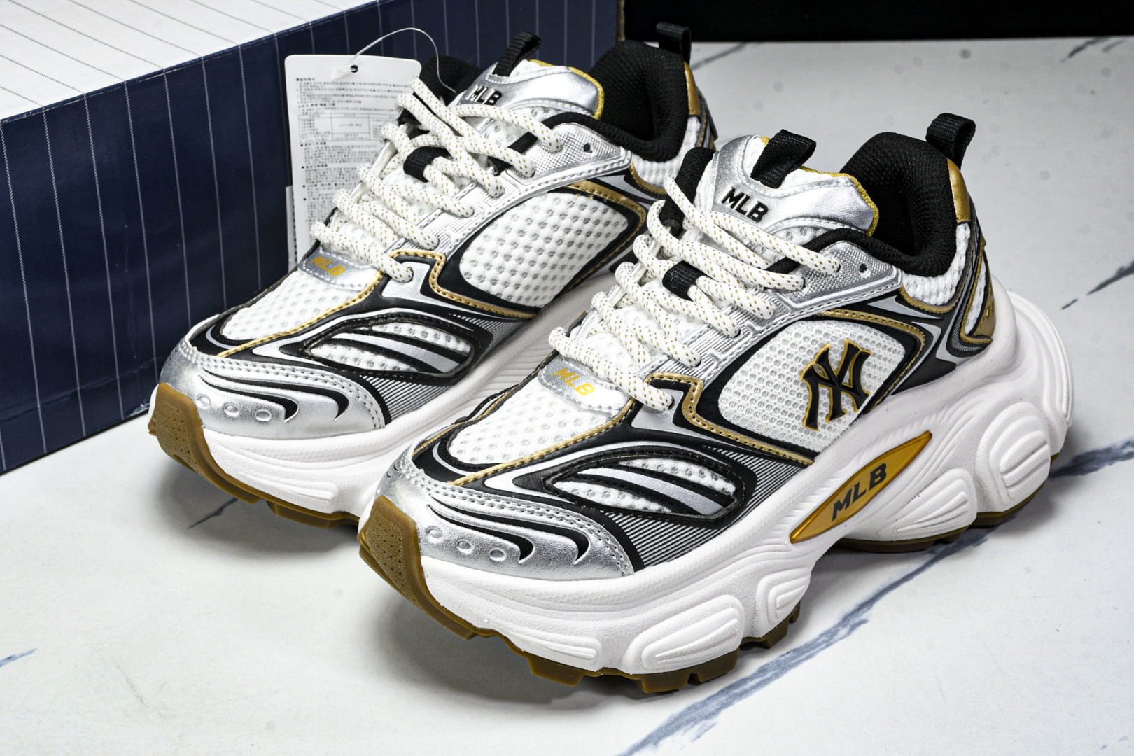 MLB 尺码35-45

纯原出品-MLB Winner Chunky 赛博老爹鞋 白银金 3ASHWD