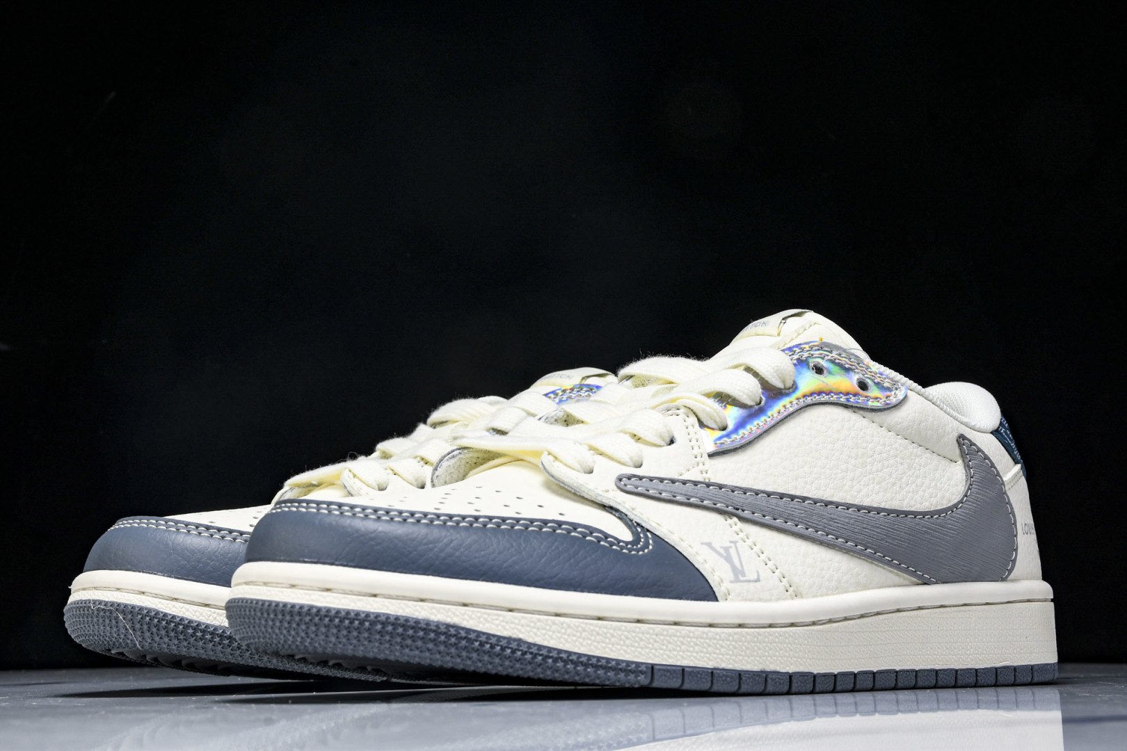 DUNK  尺码36-45

纯原出品-Travis Scott x Fragment Design x
