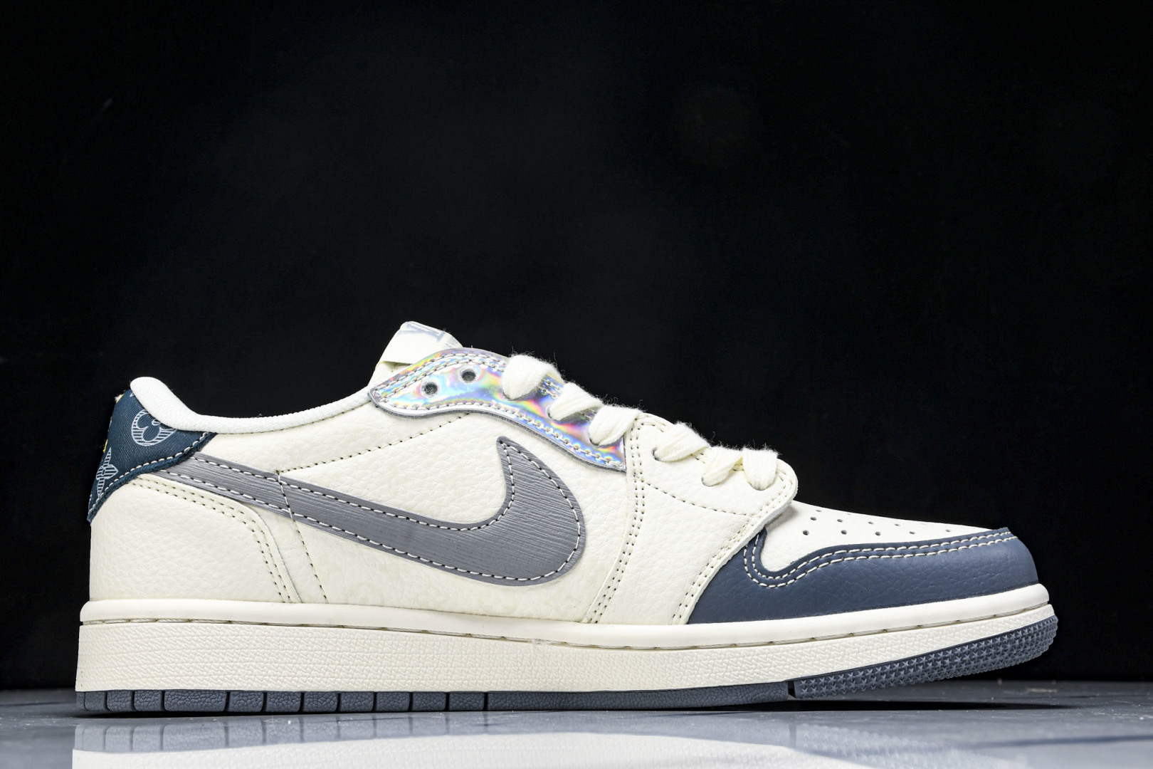 DUNK  尺码36-45

纯原出品-Travis Scott x Fragment Design x