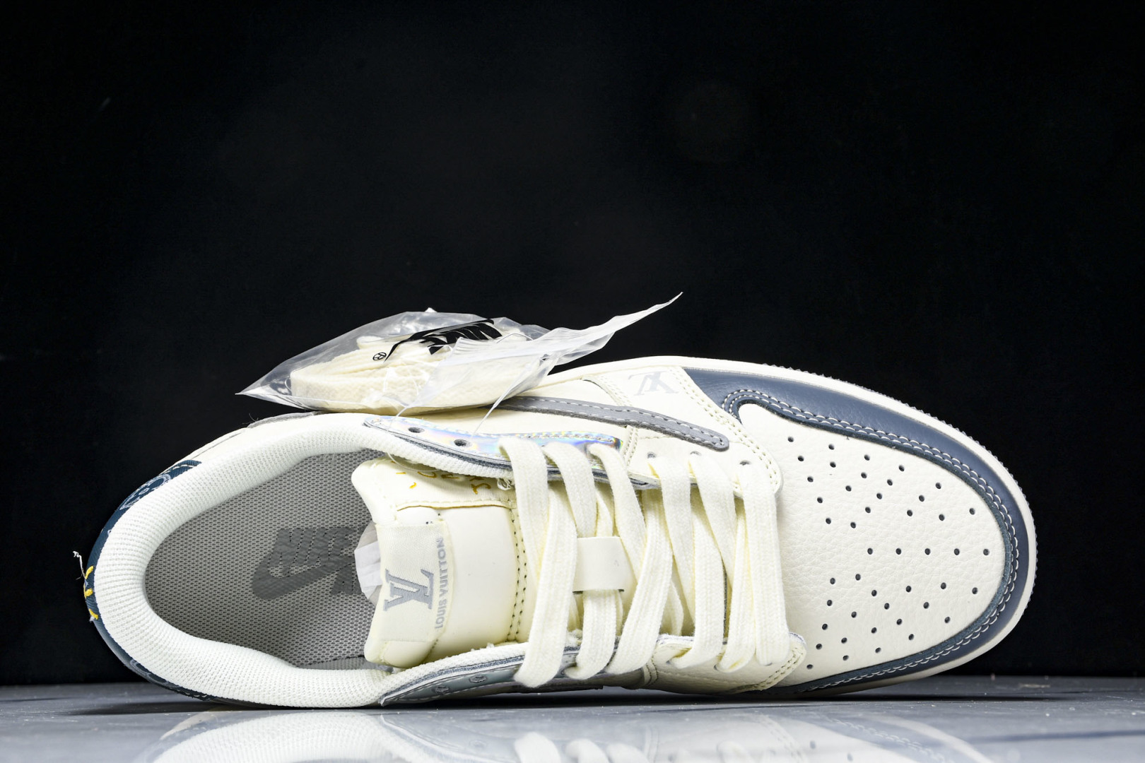 DUNK  尺码36-45

纯原出品-Travis Scott x Fragment Design x