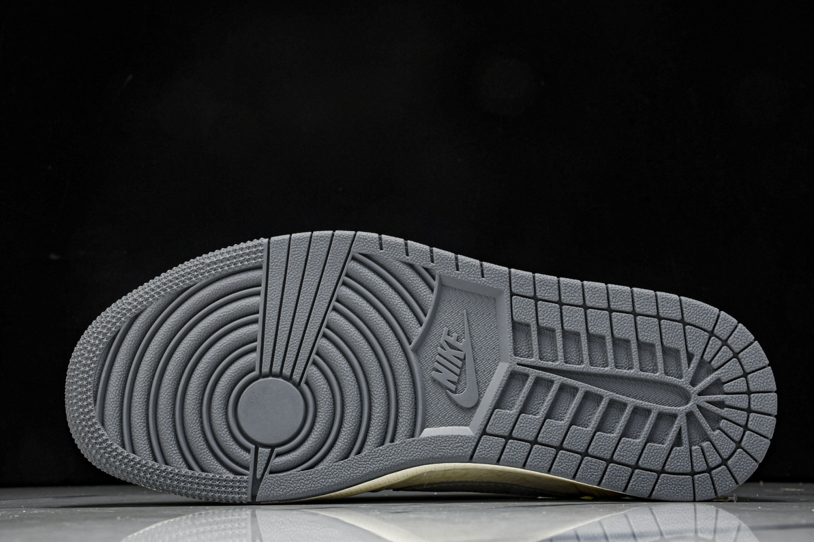 DUNK  尺码36-45

纯原出品-Travis Scott x Fragment Design x