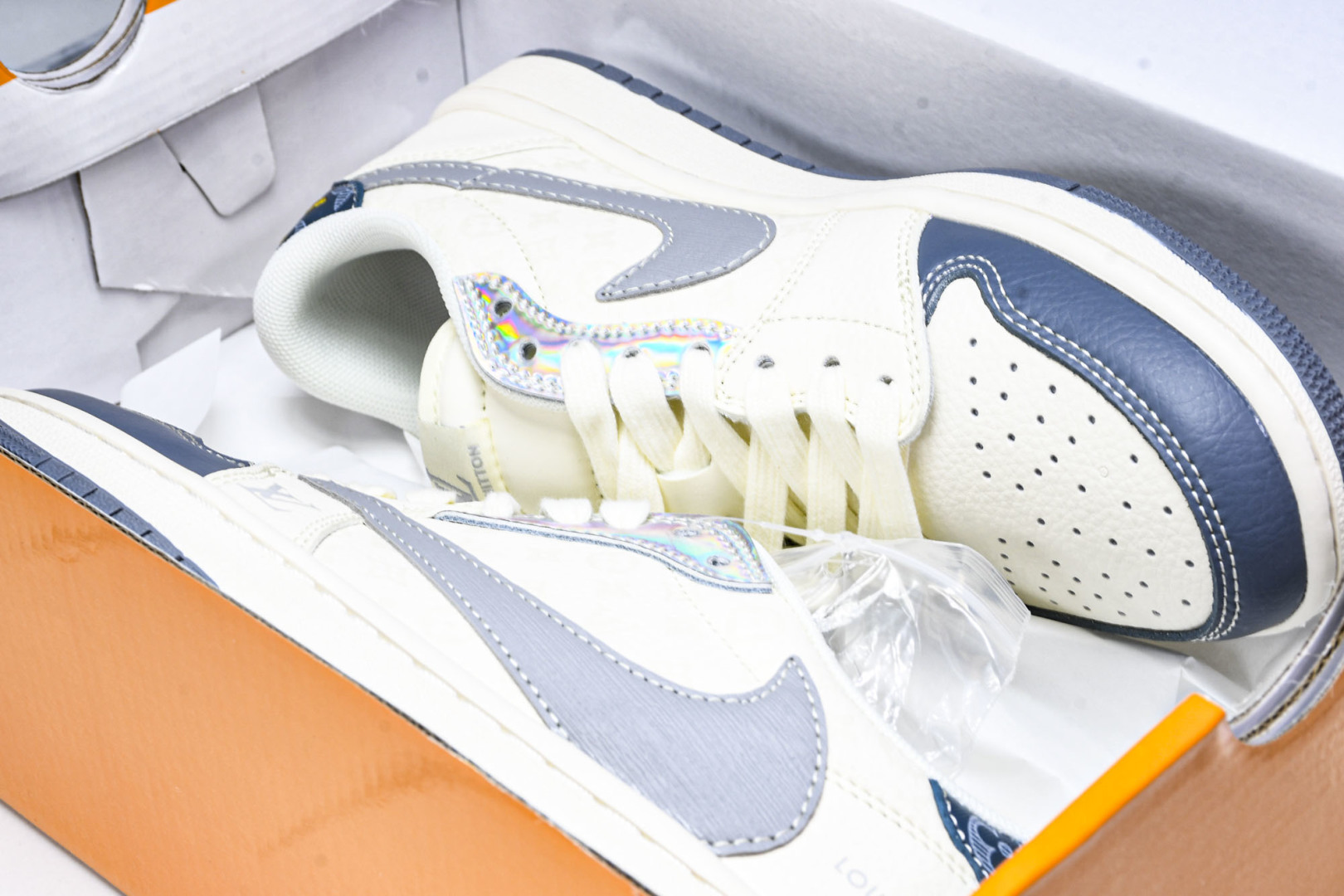 DUNK  尺码36-45

纯原出品-Travis Scott x Fragment Design x