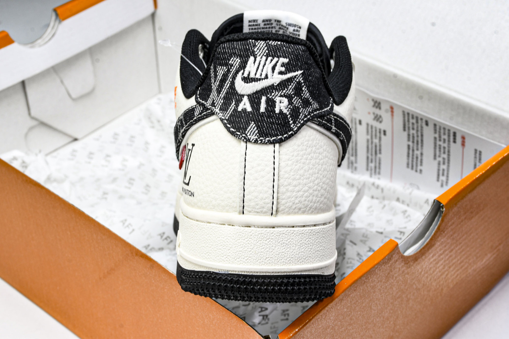 AF1空军 尺码36-45

纯原出品-Air Force 1'07 Low LV联名 黑线黑牛仔 空军