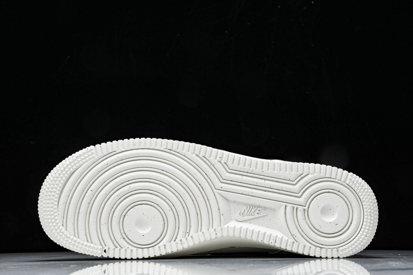 AF1空军 尺码36-45

纯原出品-Air Force 1'07 Low 空军一号低帮休闲板鞋 HQ