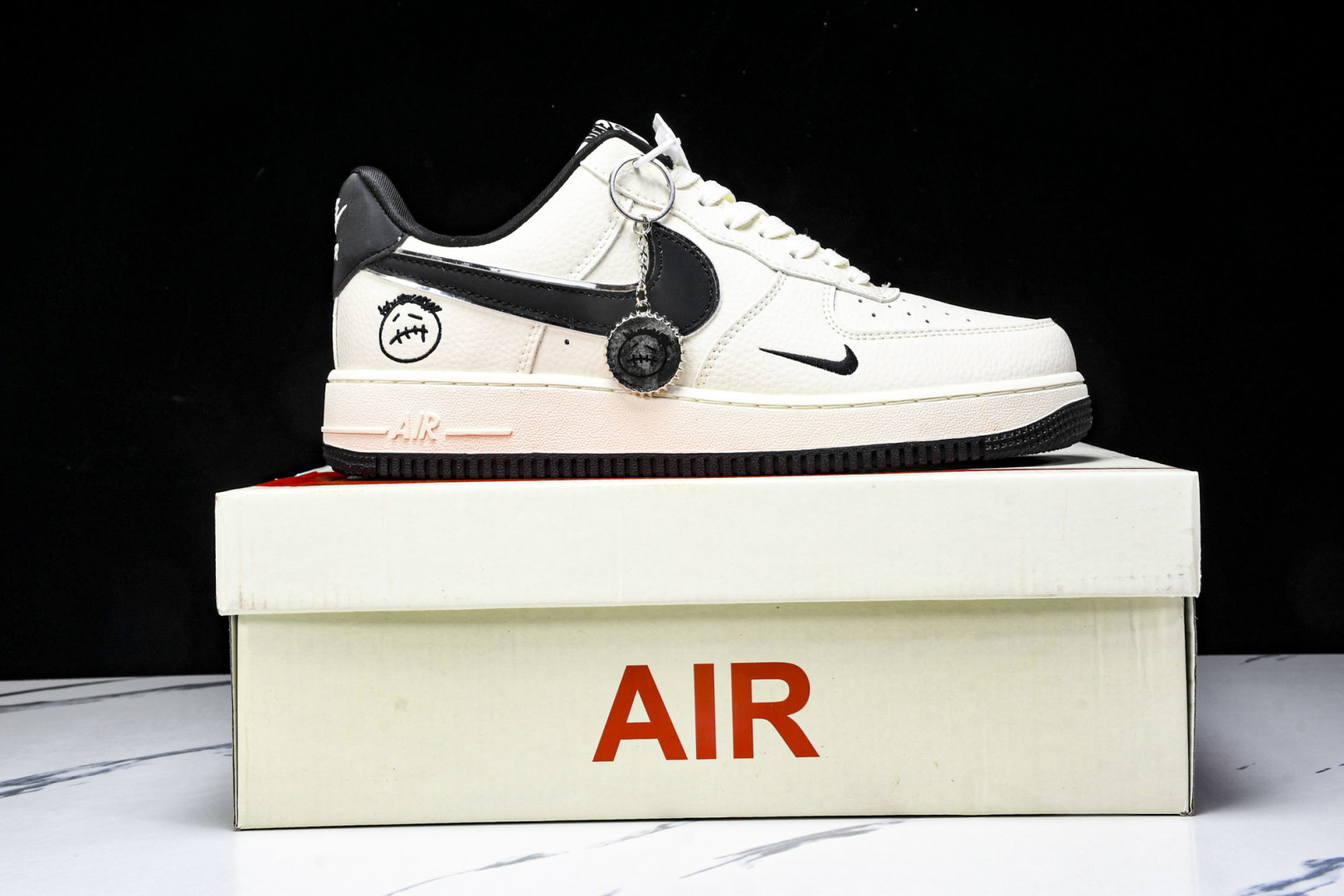 AF1空军 尺码36-45

纯原出品-Air Force 1'07 Low 米黑鬼脸 空军一号低帮休闲