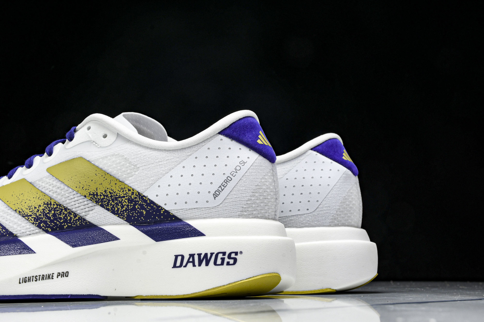 Adizero 尺码39-45

纯原出品-Adizero Evo SL 阿迪超轻透气缓震跑鞋 JQ45