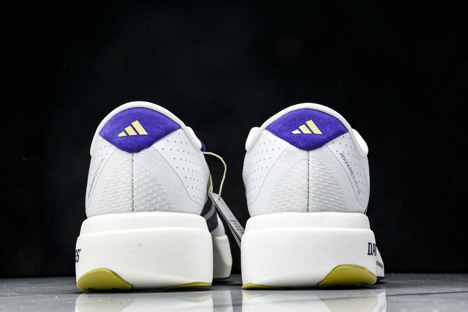 Adizero 尺码39-45

纯原出品-Adizero Evo SL 阿迪超轻透气缓震跑鞋 JQ45