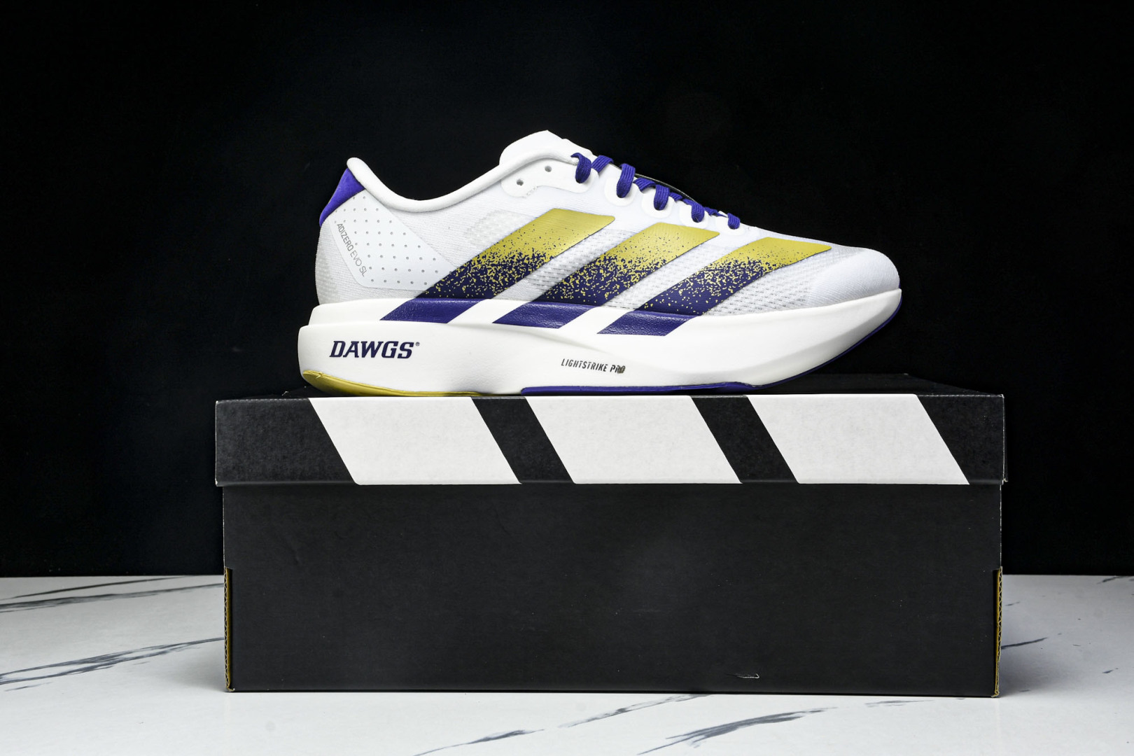 Adizero 尺码39-45

纯原出品-Adizero Evo SL 阿迪超轻透气缓震跑鞋 JQ45
