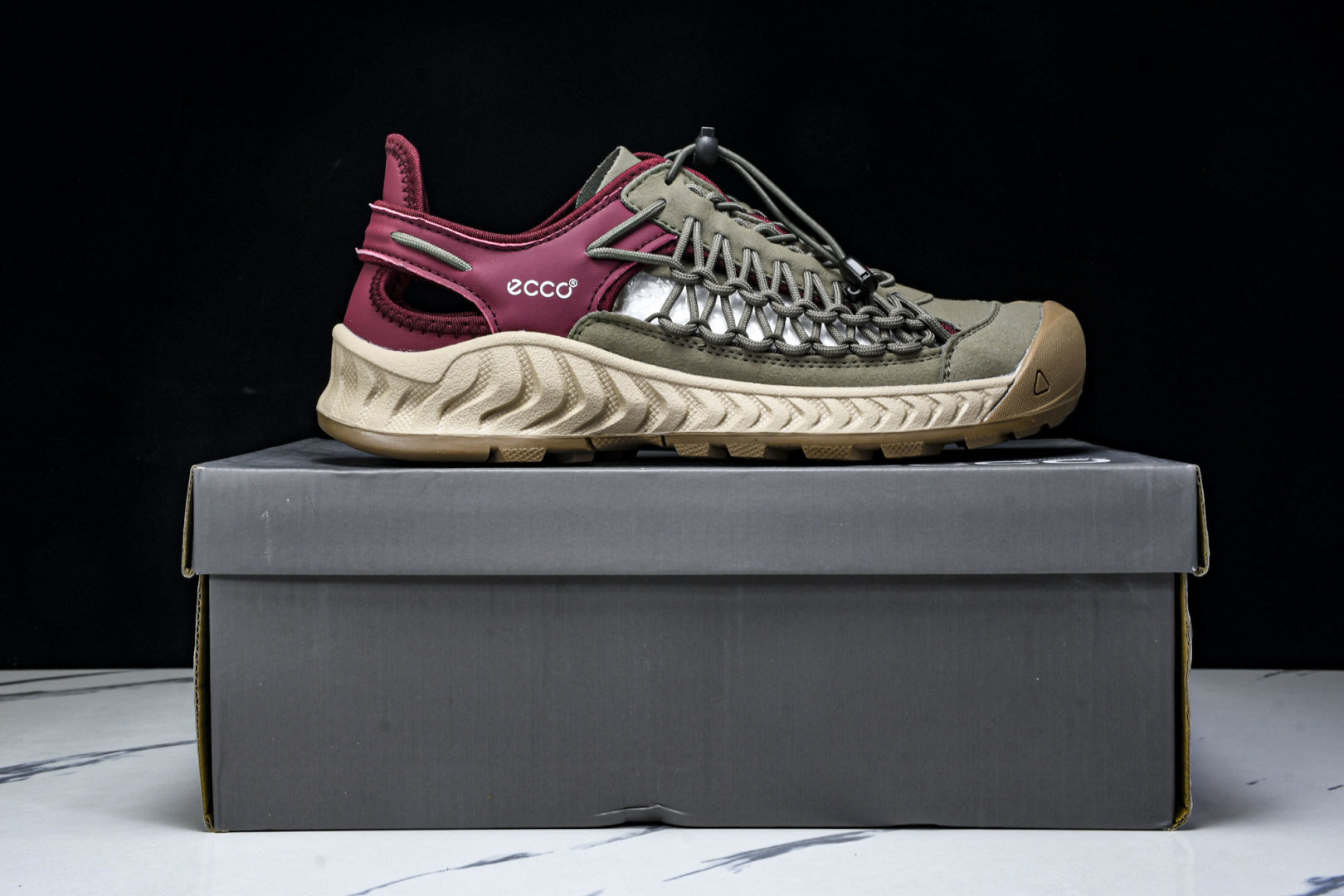 爱步 尺码39-44

纯原出品-Ecco爱步 越野系列 夏季新款 男士牛皮舒适运动沙滩凉鞋 77169