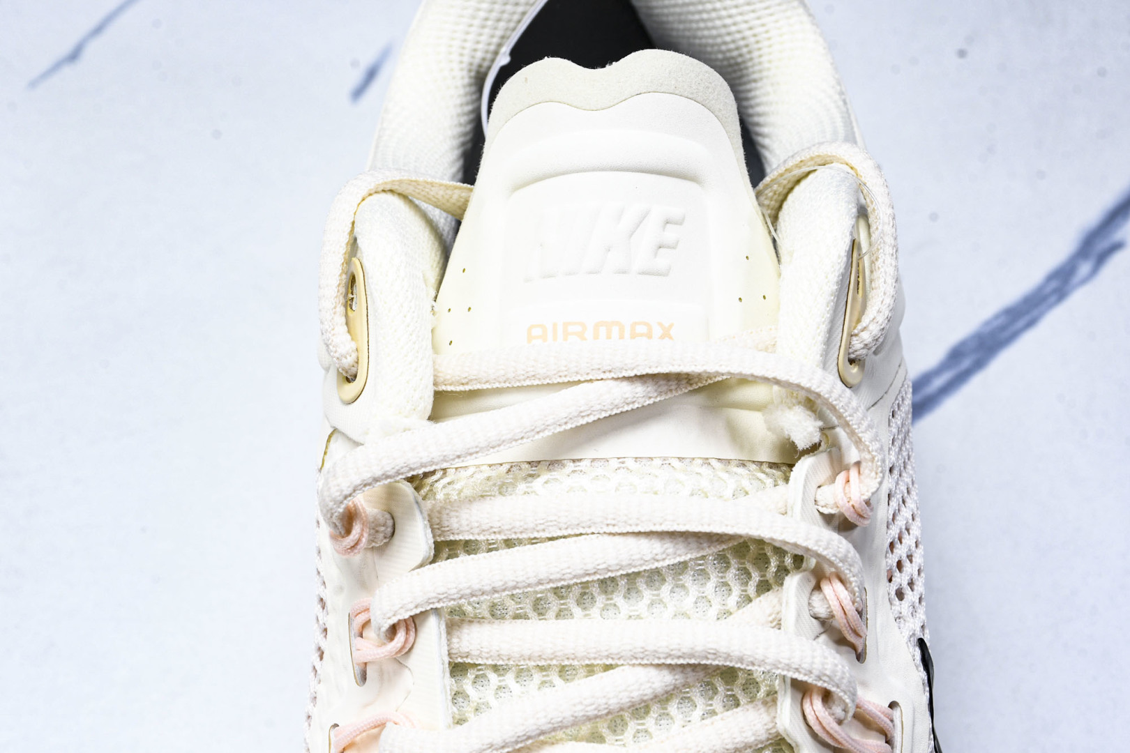 MAX 尺码36-46

纯原出品- Air Max 2013 耐克复古透气网布气垫跑鞋 HF3660-