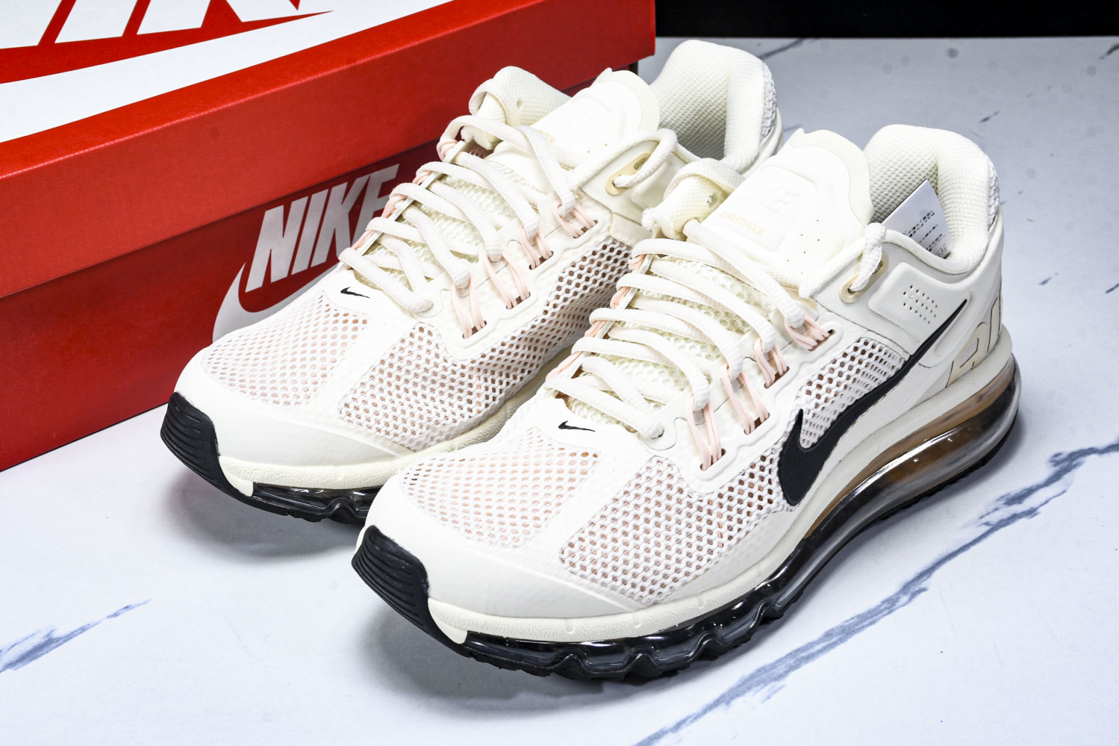 MAX 尺码36-46

纯原出品- Air Max 2013 耐克复古透气网布气垫跑鞋 HF3660-