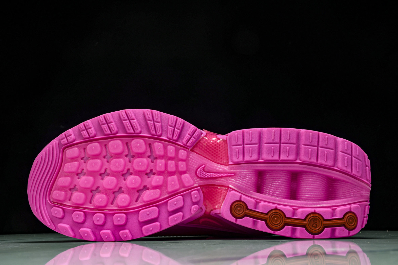 MAX 尺码36-46

纯原出品-Air Max Dn 2024全新气垫跑鞋 hv4861-602 Y