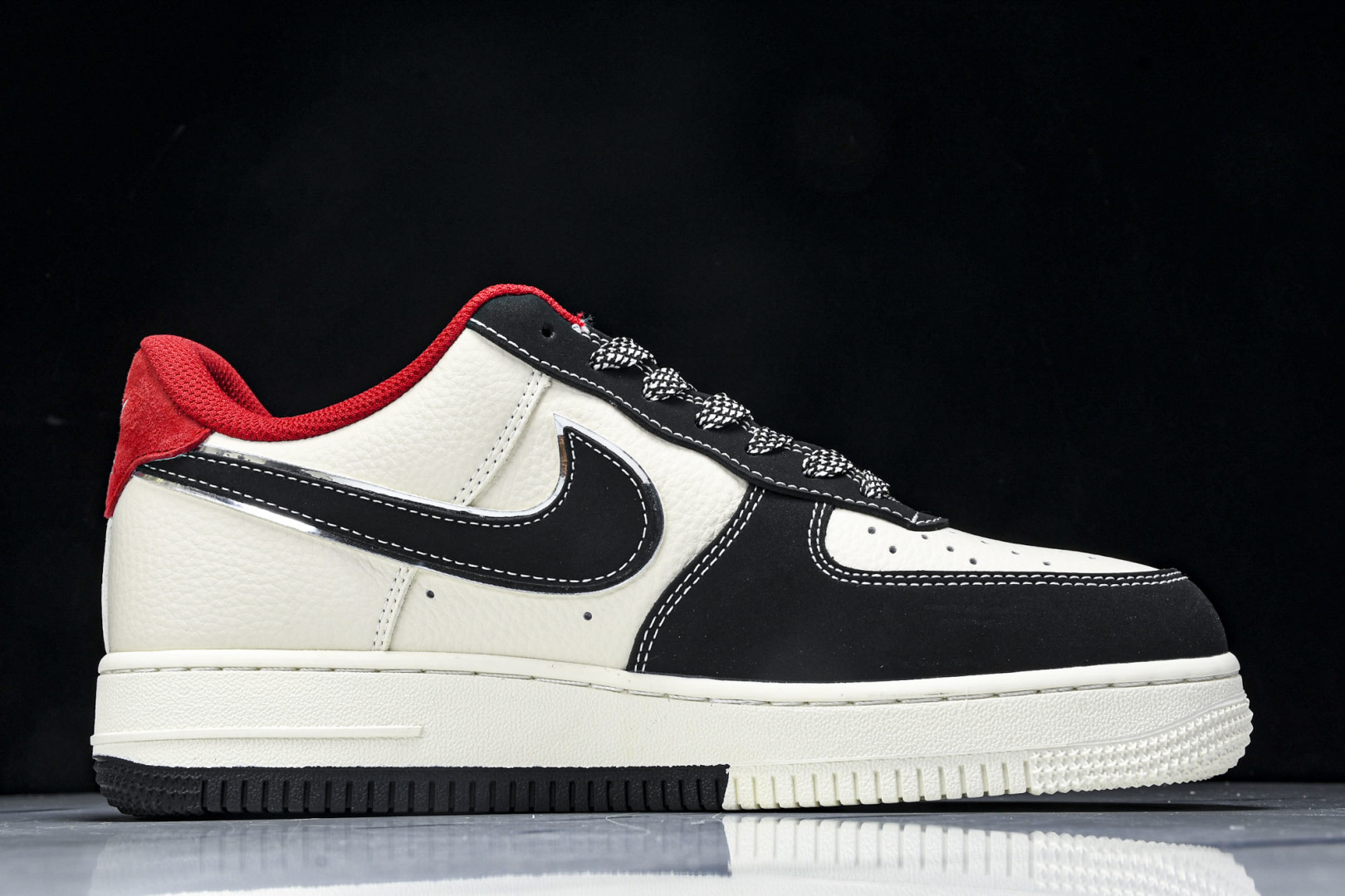 AF1 空军 尺码36-45

纯原出品-Air Force 1'07 Low LV联名 双拼黑红 空军