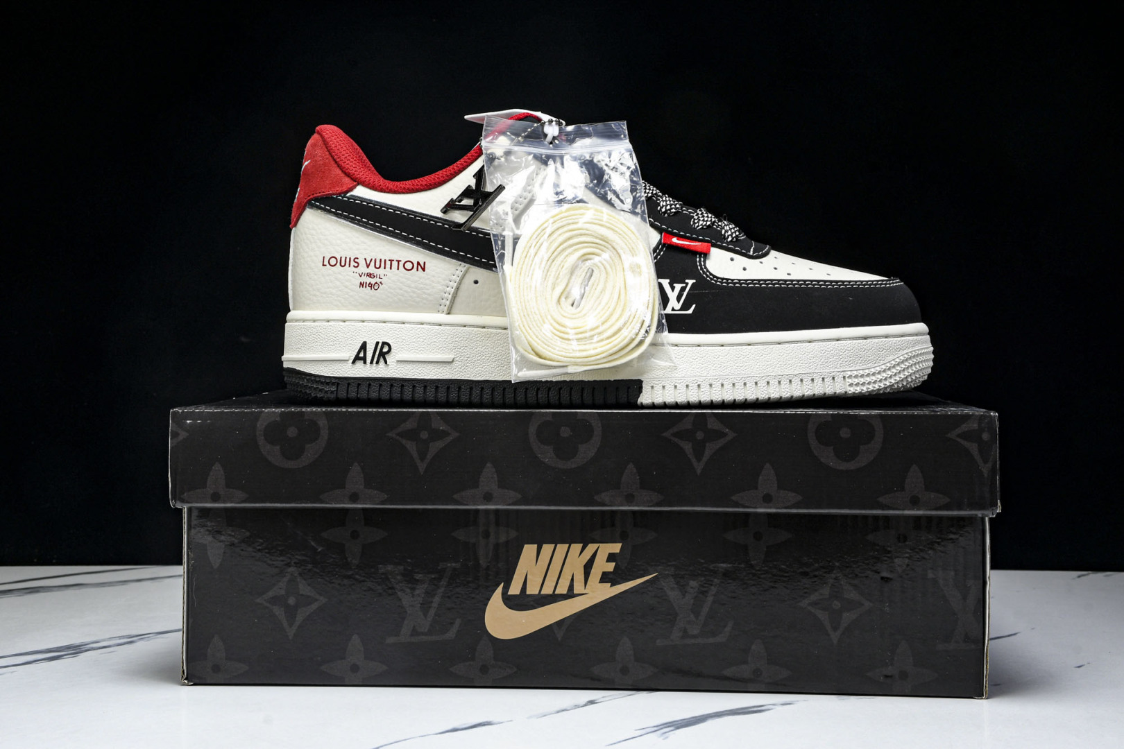 AF1 空军 尺码36-45

纯原出品-Air Force 1'07 Low LV联名 双拼黑红 空军