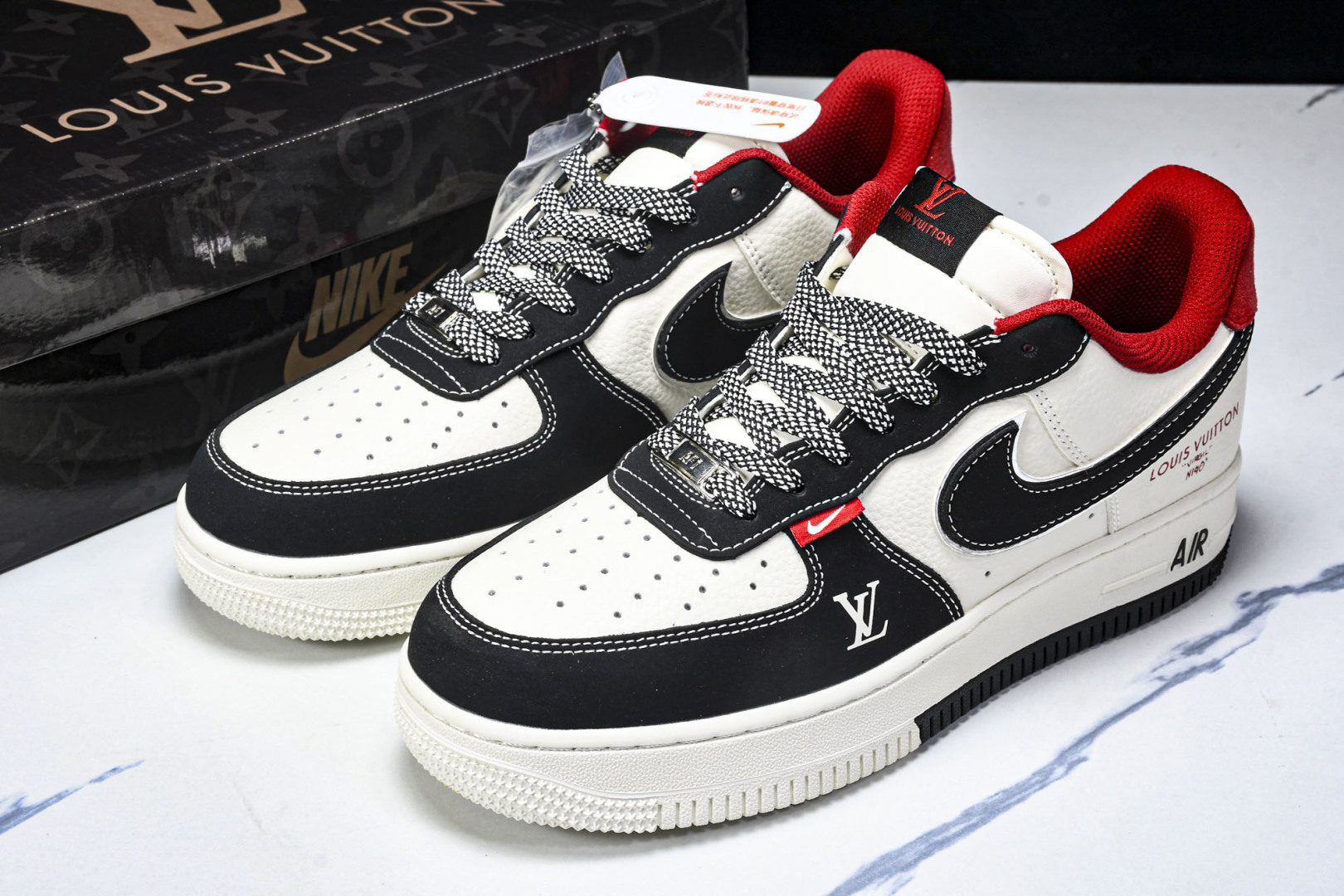 AF1 空军 尺码36-45

纯原出品-Air Force 1'07 Low LV联名 双拼黑红 空军