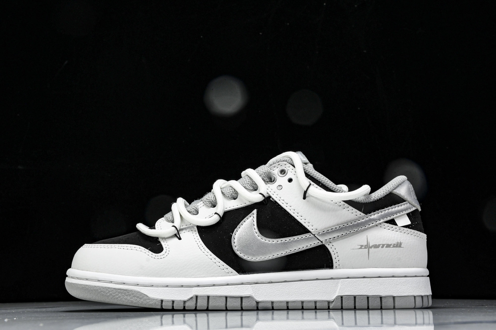 Dunk 尺码36-45

纯原出品-SB Dunk Low Just Do it 绑带黑银 周年高端定