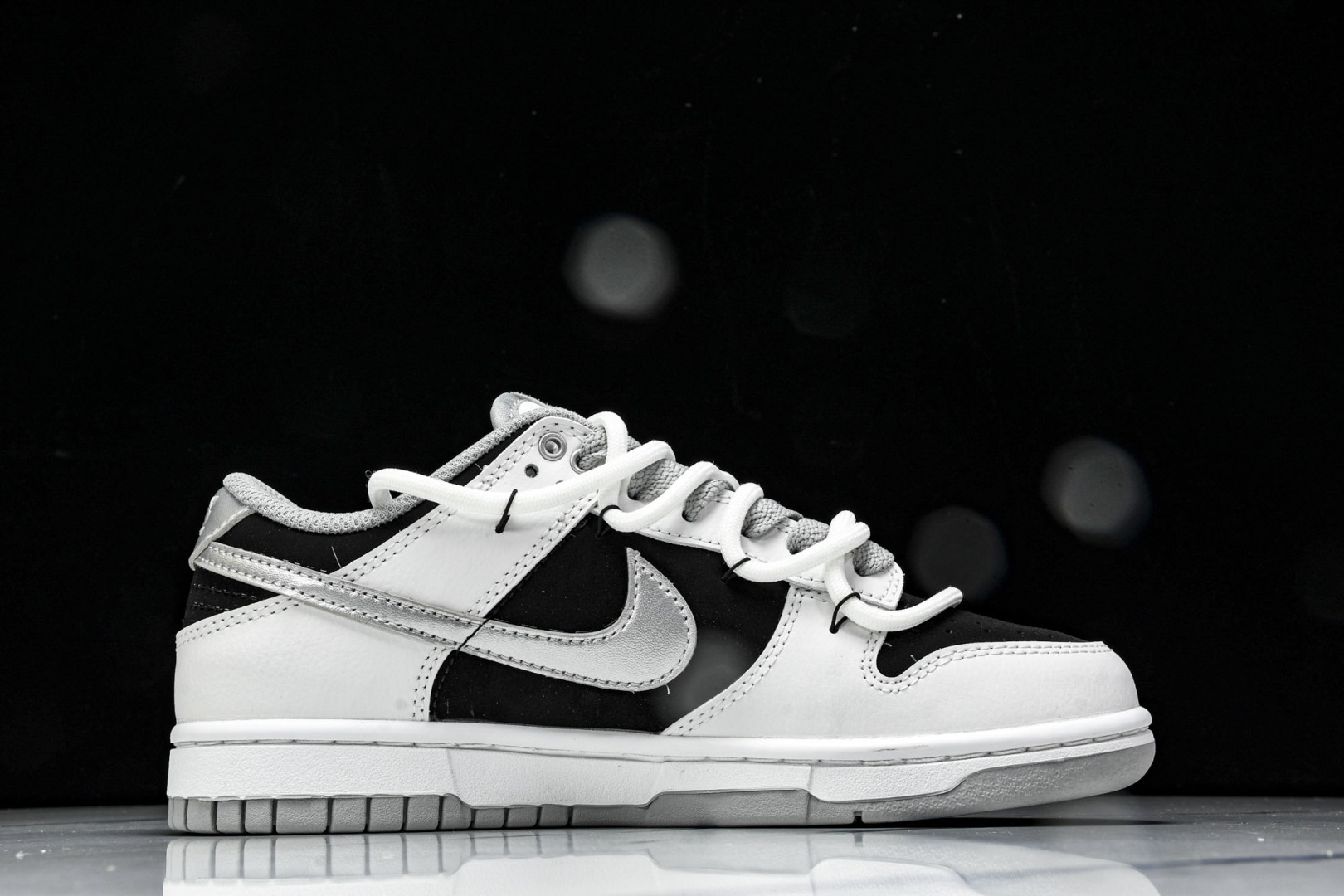 Dunk 尺码36-45

纯原出品-SB Dunk Low Just Do it 绑带黑银 周年高端定