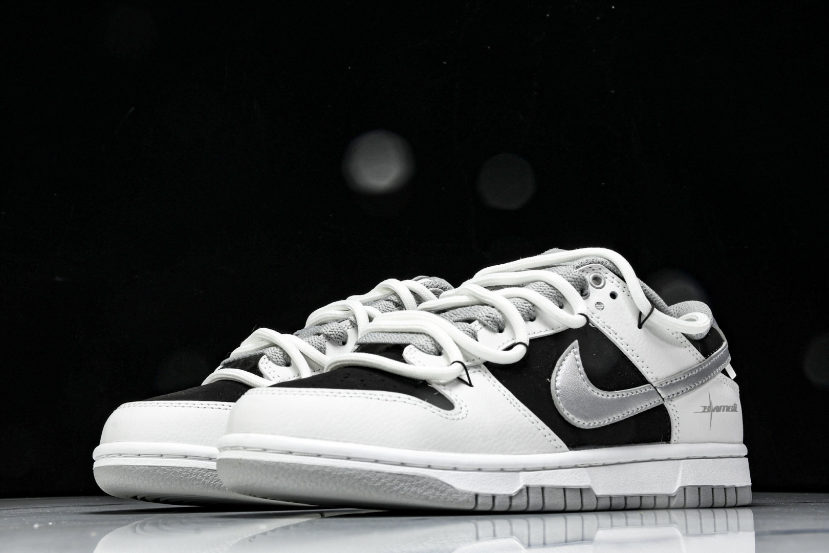 Dunk 尺码36-45

纯原出品-SB Dunk Low Just Do it 绑带黑银 周年高端定