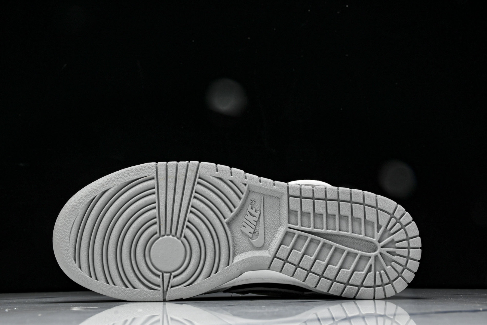 Dunk 尺码36-45

纯原出品-SB Dunk Low Just Do it 绑带黑银 周年高端定