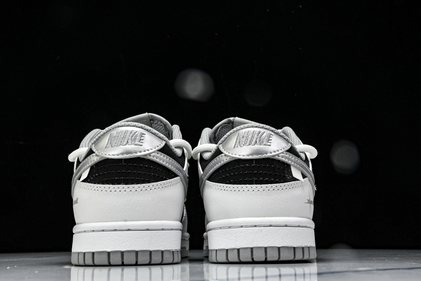 Dunk 尺码36-45

纯原出品-SB Dunk Low Just Do it 绑带黑银 周年高端定