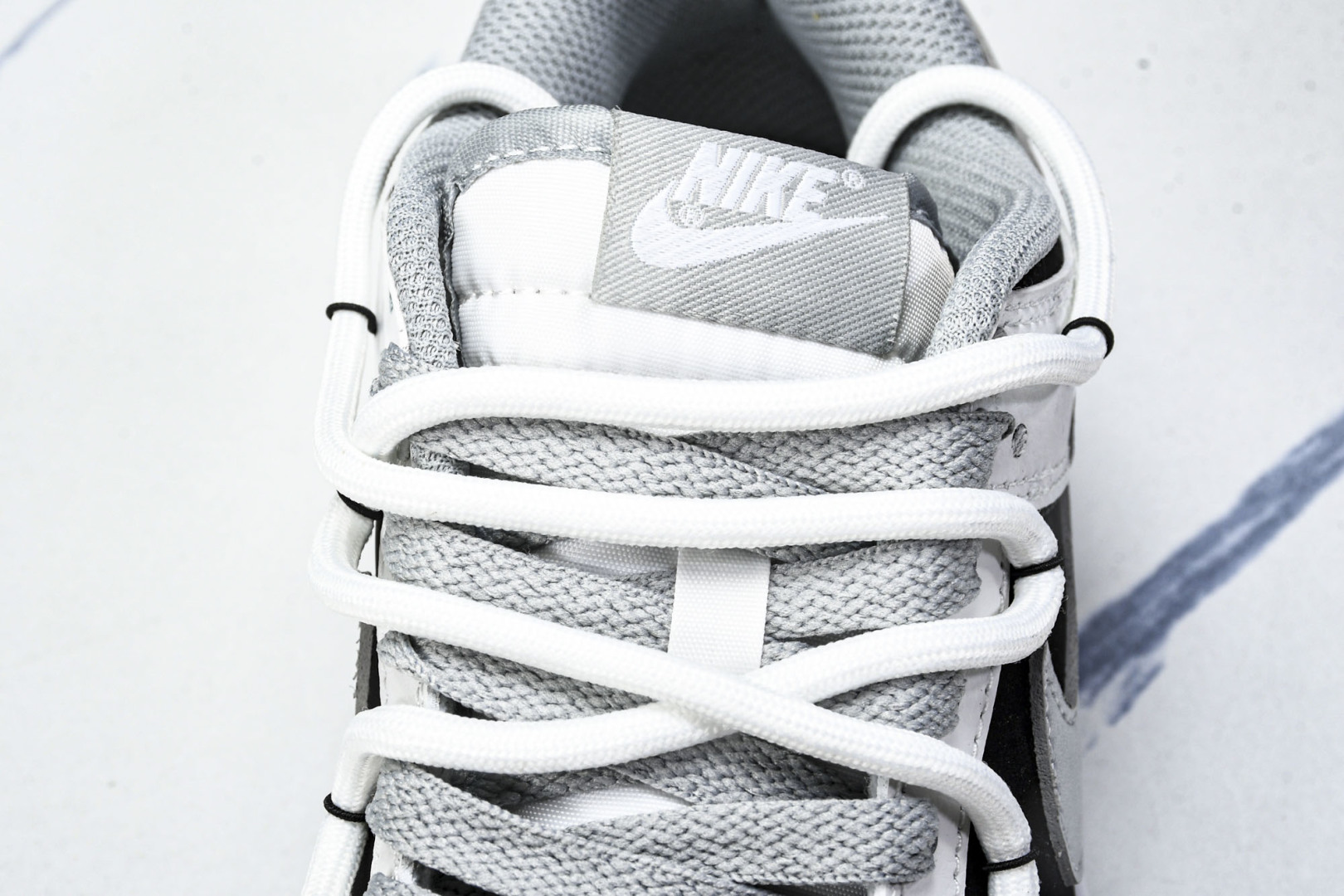 Dunk 尺码36-45

纯原出品-SB Dunk Low Just Do it 绑带黑银 周年高端定