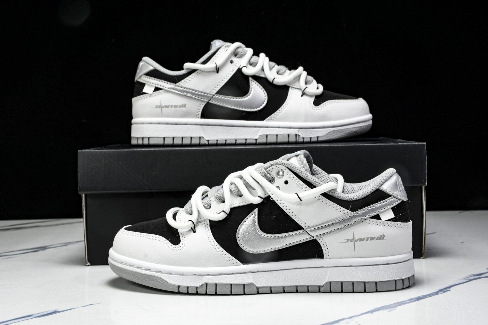 Dunk 尺码36-45

纯原出品-SB Dunk Low Just Do it 绑带黑银 周年高端定