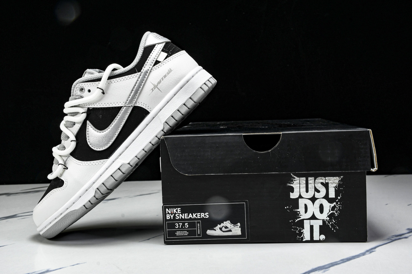 Dunk 尺码36-45

纯原出品-SB Dunk Low Just Do it 绑带黑银 周年高端定