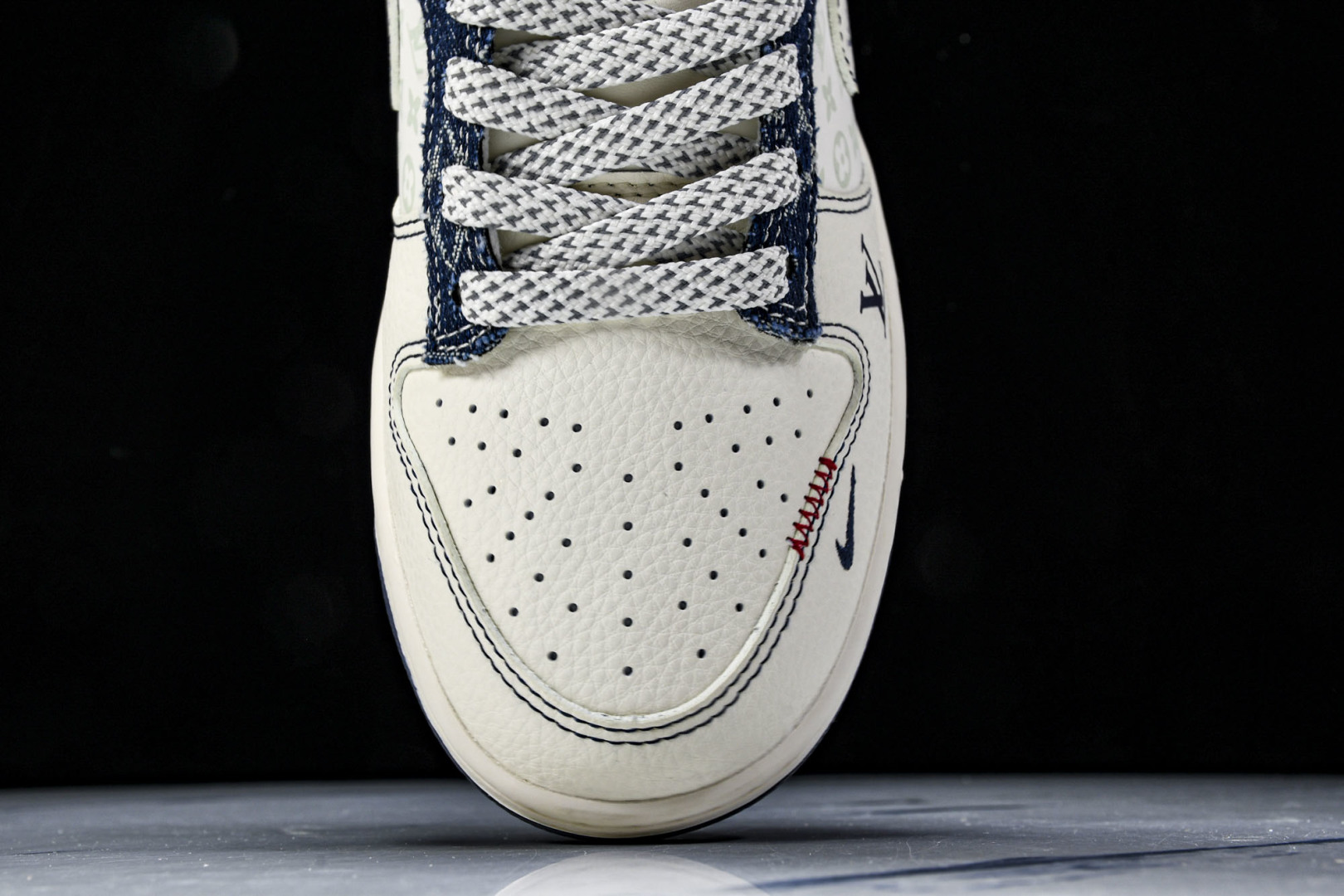 Dunk 尺码36-45

纯原出品-SB Dunk Low LV联名 蓝白勾 周年高端定制 低帮休闲板