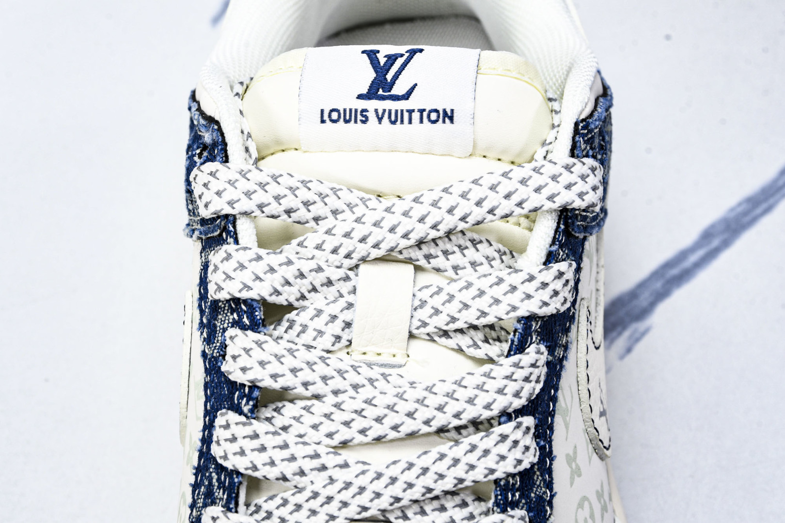 Dunk 尺码36-45

纯原出品-SB Dunk Low LV联名 蓝白勾 周年高端定制 低帮休闲板