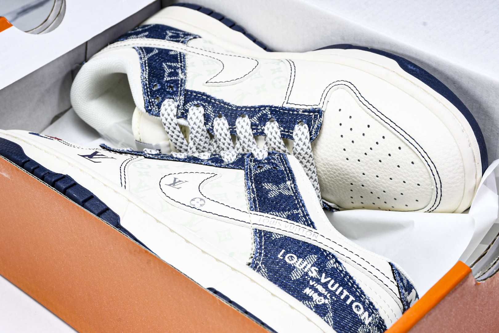 Dunk 尺码36-45

纯原出品-SB Dunk Low LV联名 蓝白勾 周年高端定制 低帮休闲板