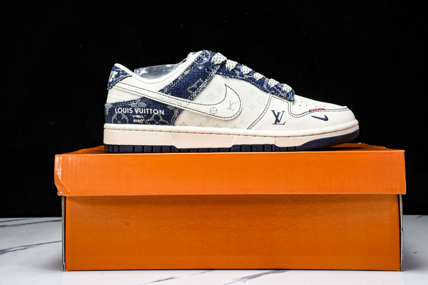 Dunk 尺码36-45

纯原出品-SB Dunk Low LV联名 蓝白勾 周年高端定制 低帮休闲板