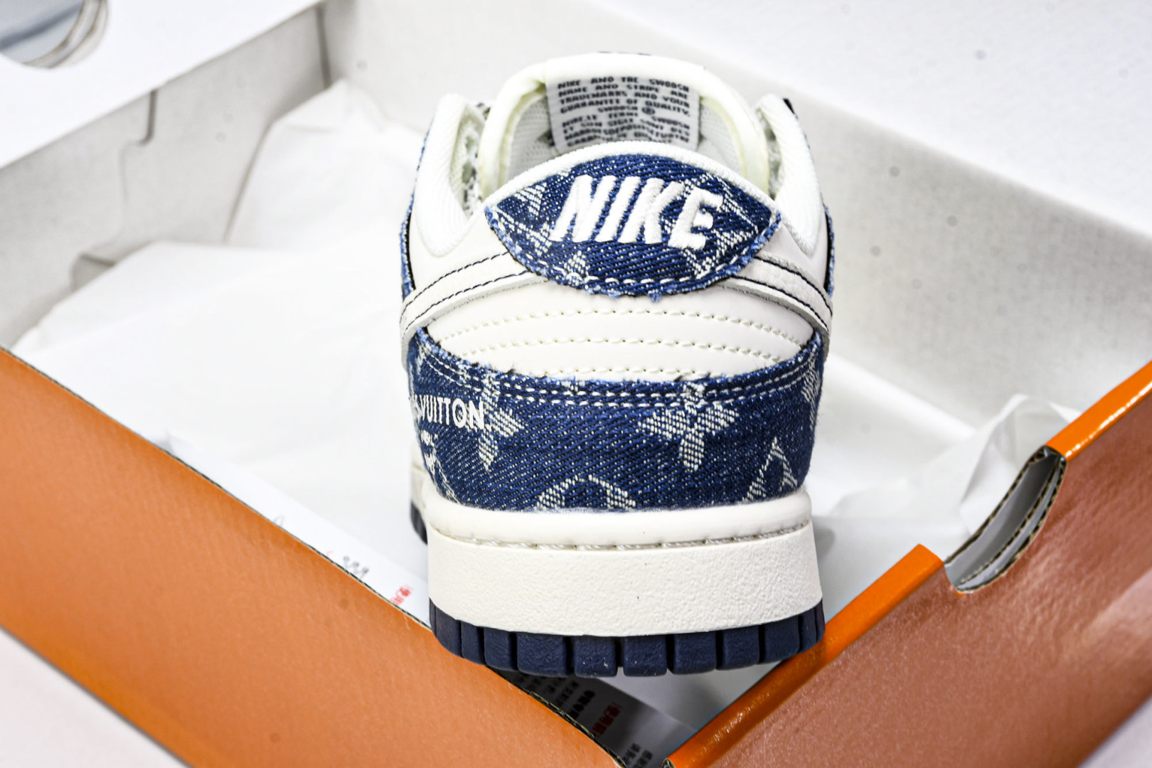 Dunk 尺码36-45

纯原出品-SB Dunk Low LV联名 蓝白勾 周年高端定制 低帮休闲板