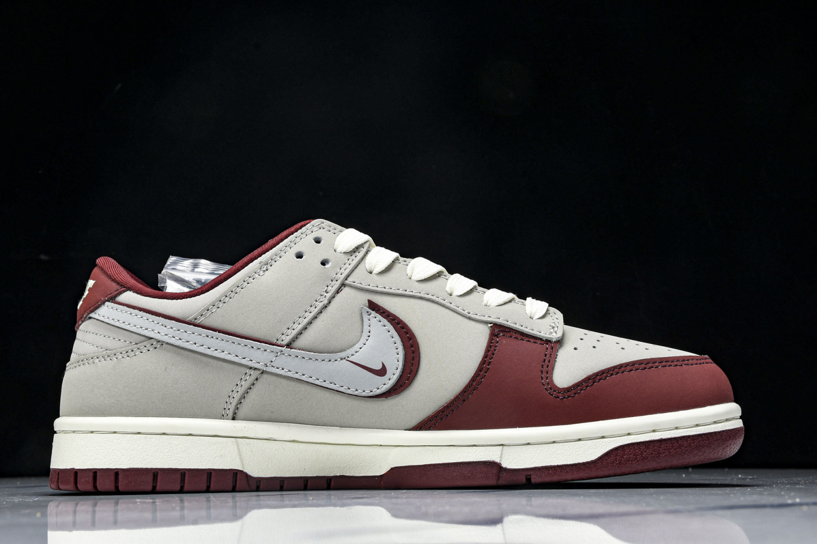 Dunk 尺码36-45

纯原出品-SB Dunk Low 古驰联名 雾灰殷红 周年高端定制 低帮休闲