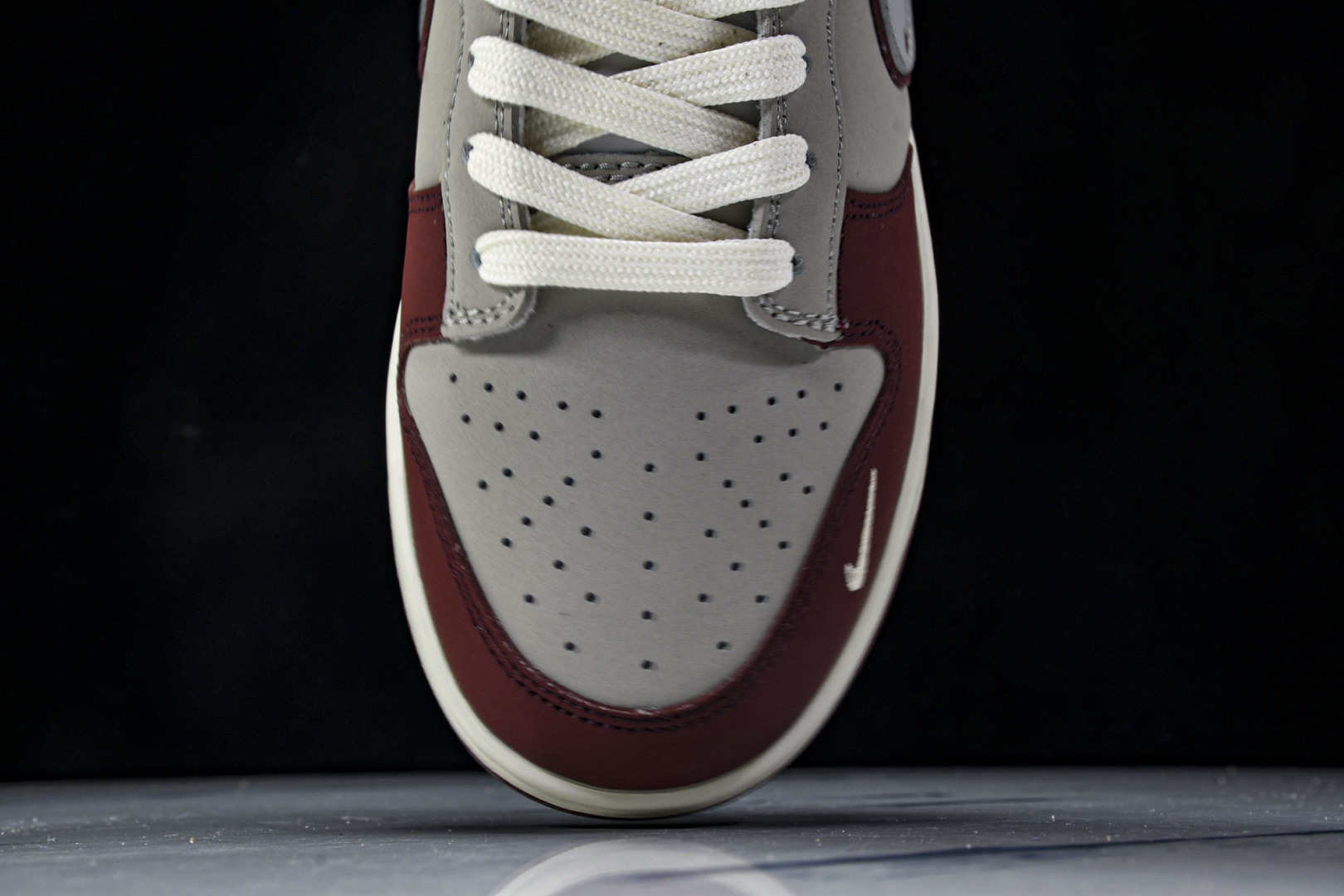 Dunk 尺码36-45

纯原出品-SB Dunk Low 古驰联名 雾灰殷红 周年高端定制 低帮休闲