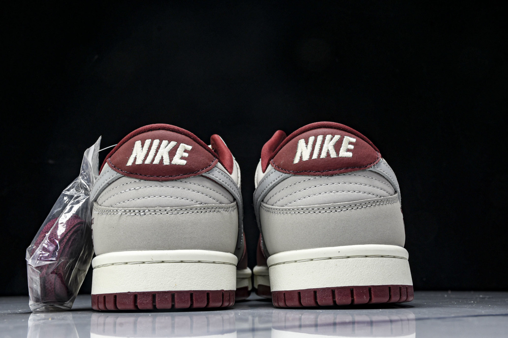 Dunk 尺码36-45

纯原出品-SB Dunk Low 古驰联名 雾灰殷红 周年高端定制 低帮休闲