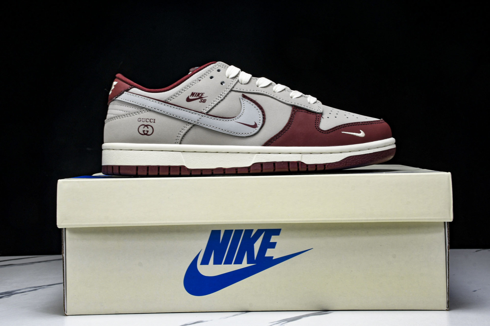 Dunk 尺码36-45

纯原出品-SB Dunk Low 古驰联名 雾灰殷红 周年高端定制 低帮休闲