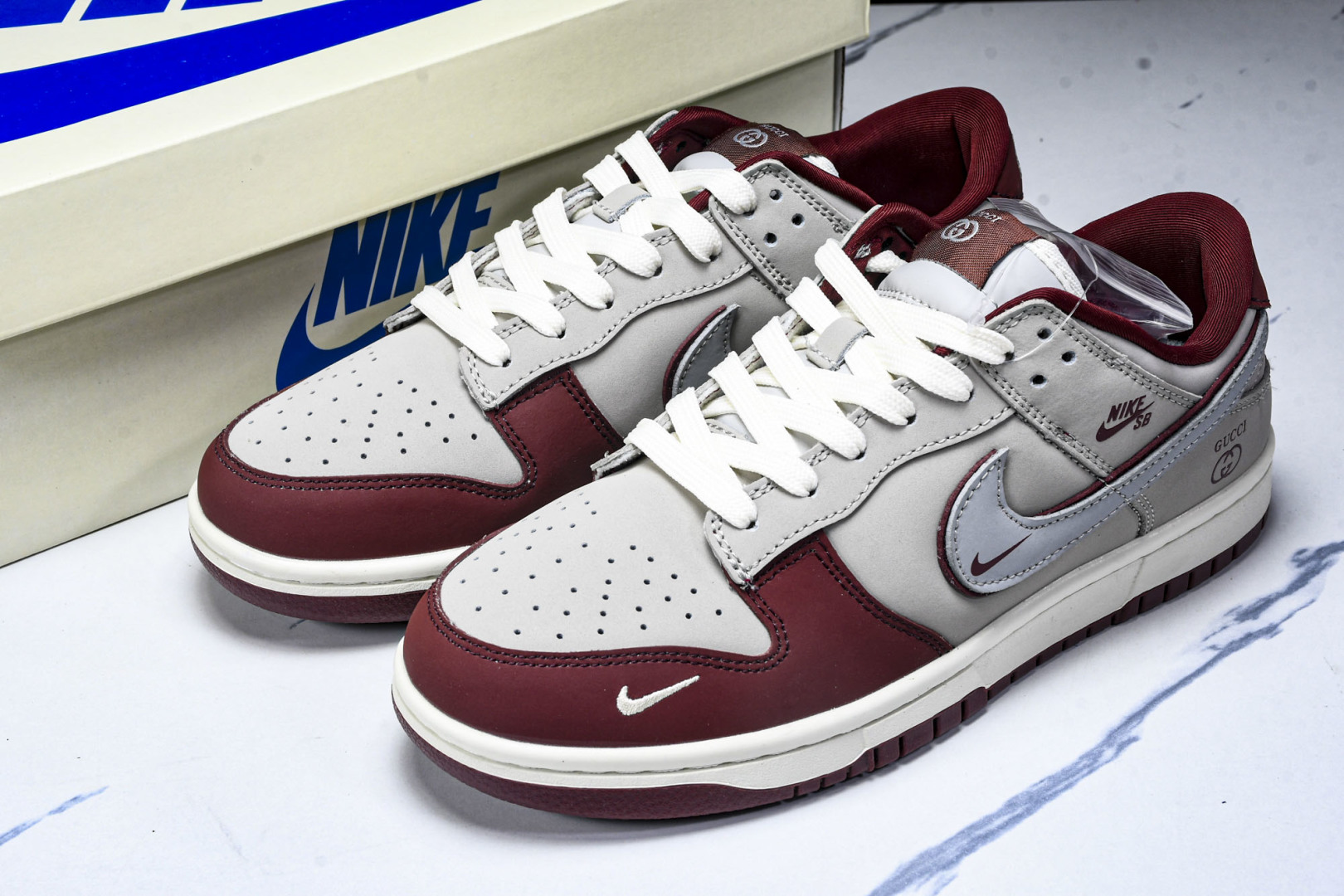 Dunk 尺码36-45

纯原出品-SB Dunk Low 古驰联名 雾灰殷红 周年高端定制 低帮休闲