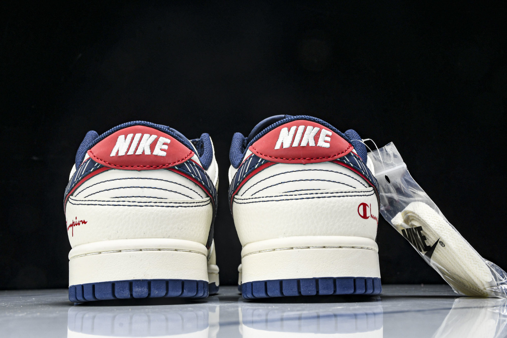 Dunk 尺码36-45

纯原出品-SB Dunk Low 冠军联名 米蓝红 周年高端定制 低帮休闲板