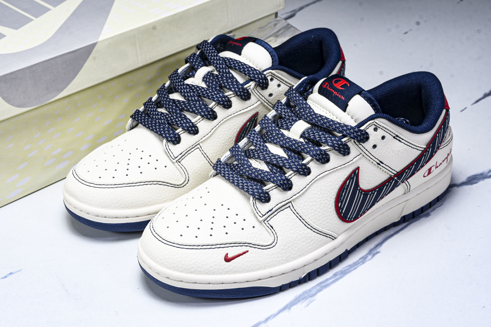 Dunk 尺码36-45

纯原出品-SB Dunk Low 冠军联名 米蓝红 周年高端定制 低帮休闲板