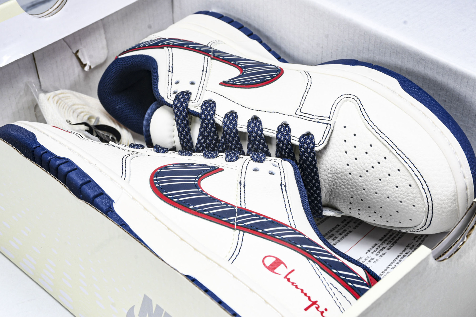Dunk 尺码36-45

纯原出品-SB Dunk Low 冠军联名 米蓝红 周年高端定制 低帮休闲板