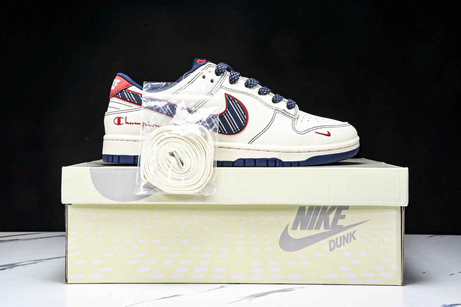 Dunk 尺码36-45

纯原出品-SB Dunk Low 冠军联名 米蓝红 周年高端定制 低帮休闲板