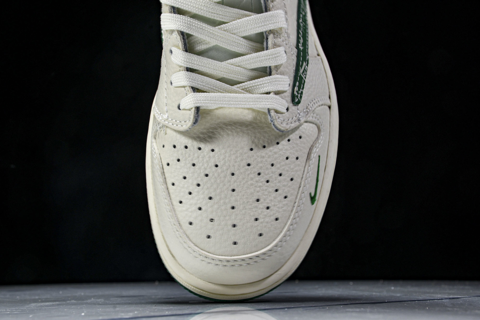 AJ1 倒钩 尺码36-45

纯原出品-Travis Scott x Fragment Design 