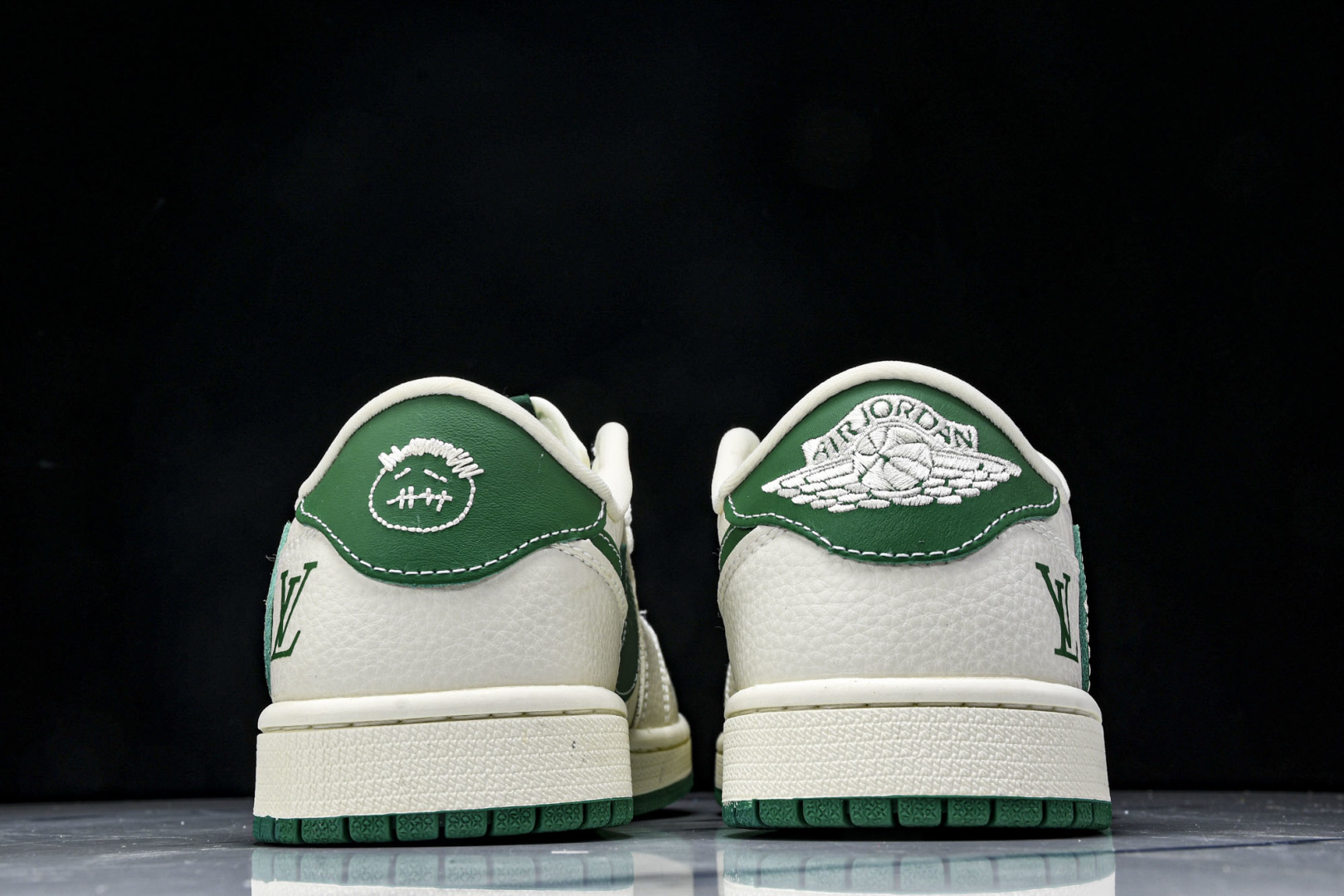 AJ1 倒钩 尺码36-45

纯原出品-Travis Scott x Fragment Design 